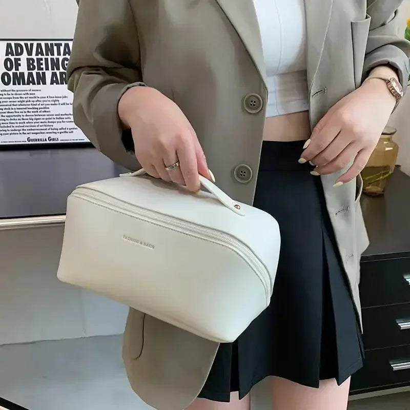 Travel makeup bag, large capacity women's makeup bag, waterproof portable bag open flat wash bag, with divider and handle