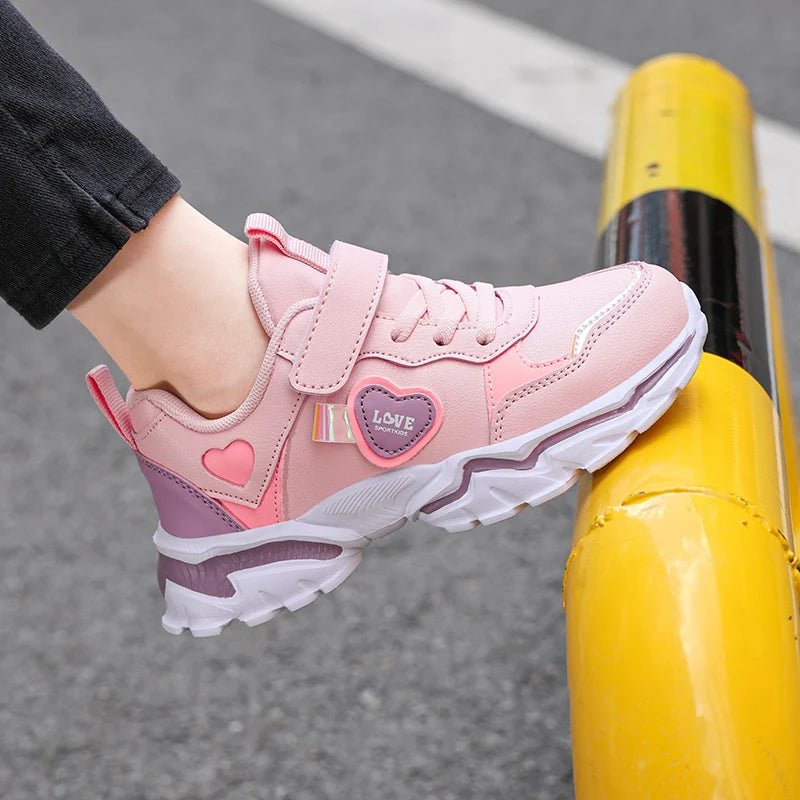 Girls' autumn and winter sports shoes, anti slip leather surface, elementary school students' spring outdoor shoes, middle - aged - lily supply