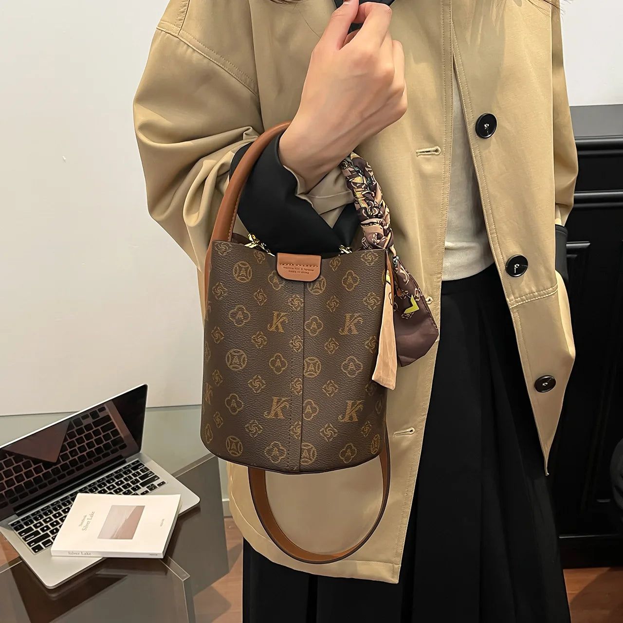 2026 New Fashion Women's Bag Old Flower Child Mother Bucket Bag Versatile One Shoulder Crossbody Handbag