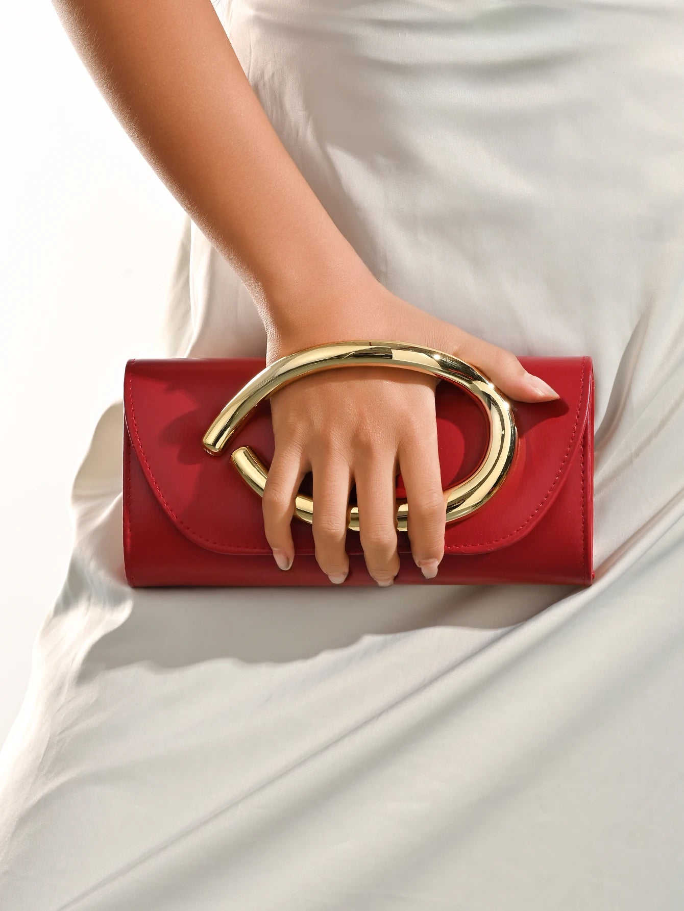 Women's evening bag, vintage European and American niche design box-style, versatile and minimalist, aesthetically pleasing
