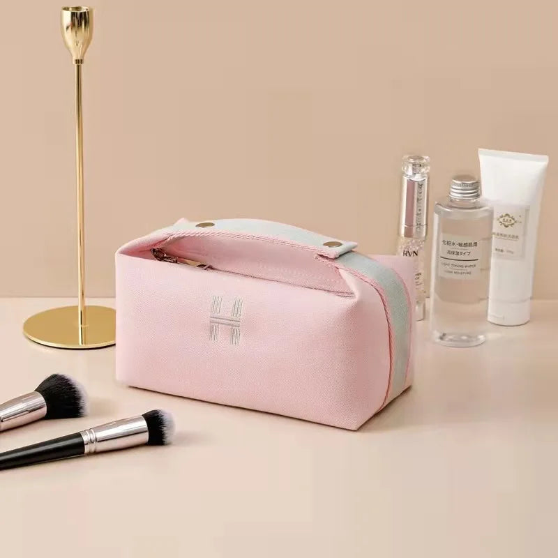 Fashion Makeup Bag for Women Waterproof Canvas Cosmetic Bag Travel Makeup Bag Latter H Make Up Organizer Case Toiletry Bag