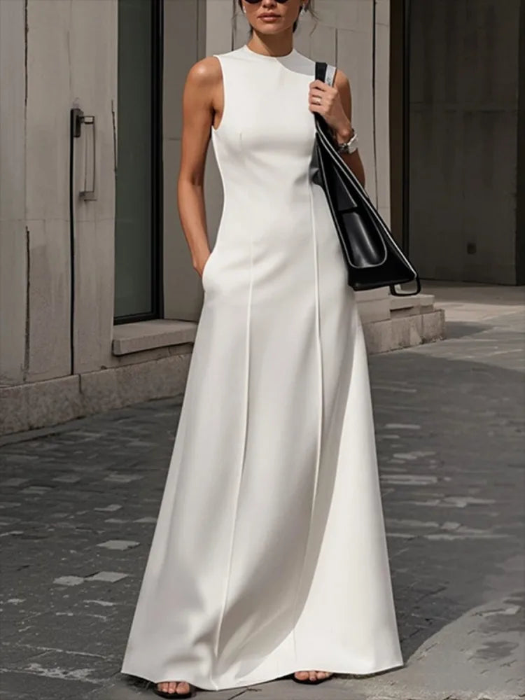 Women's Luxurious Sleeveless Round-Neck Dress