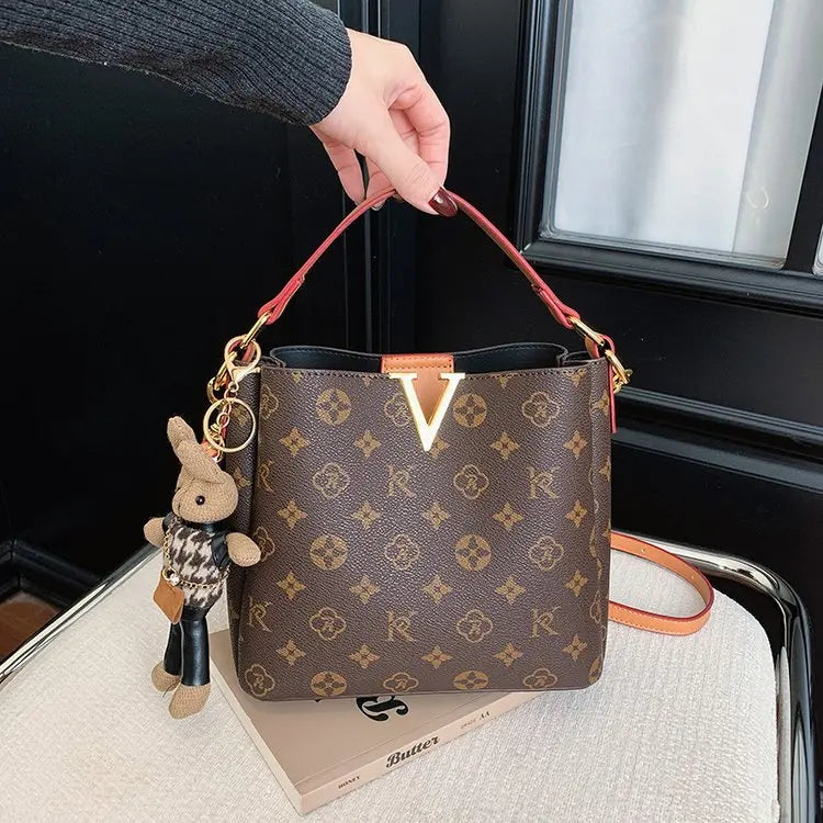 Bucket Bag Women's 2026 New Summer Presbyopia High-end Commuting Shoulder Messenger Bag Handbag Luggage